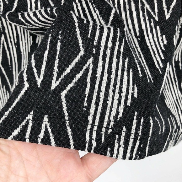 Lularoe Irma Top Black & White Ikat Print Size XS High Low Tunic Half Sleeve NWT - Picture 5 of 12